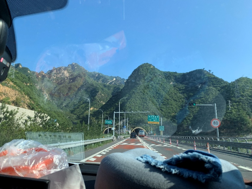 太行山区,即将进入一个隧道